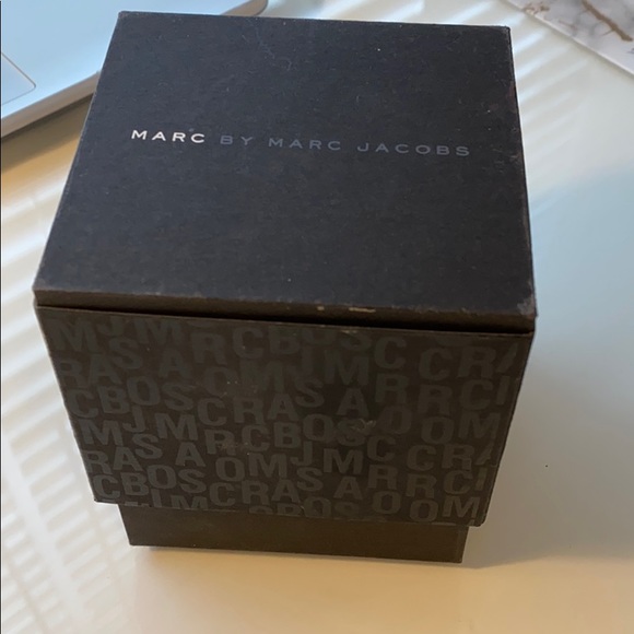 Marc by Marc Jacobs Gold Watch - Picture 7 of 7